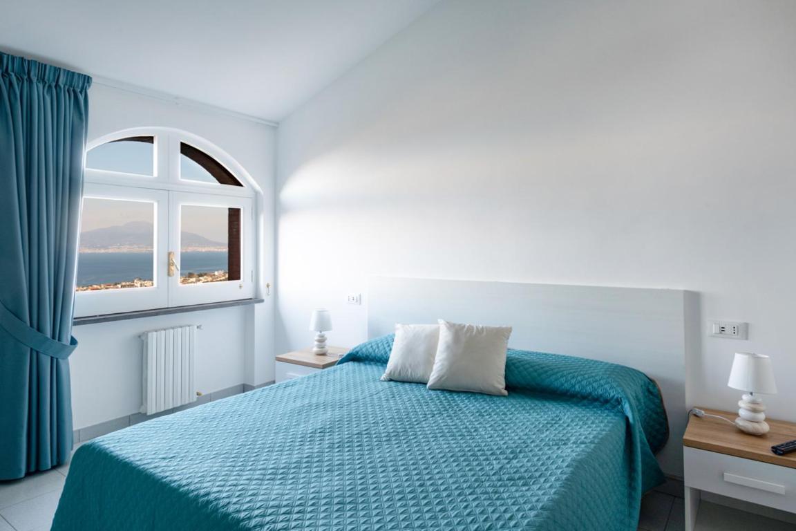 Sorrentovibes - Sea View Rooftop Apartment With Jacuzzi & Garden Esterno foto